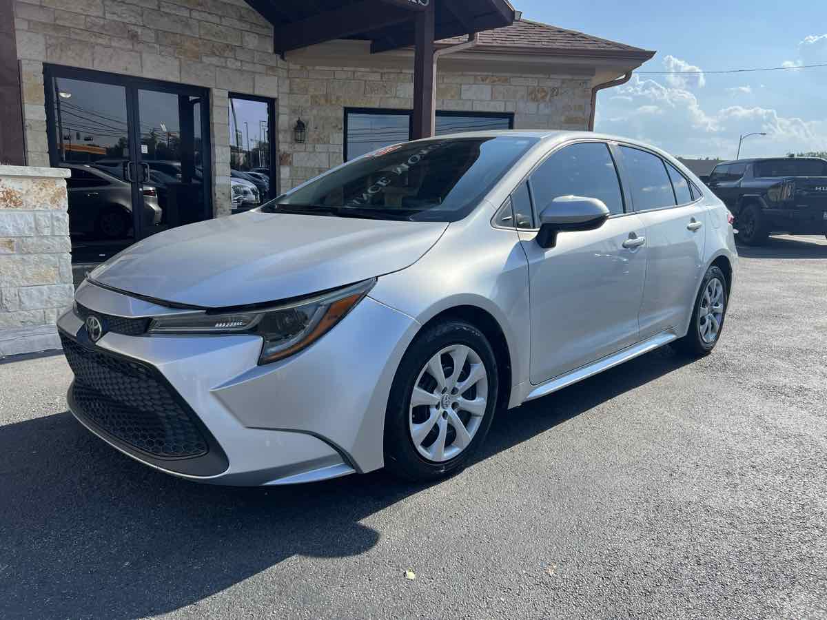 2021 Toyota Corolla LE's photo