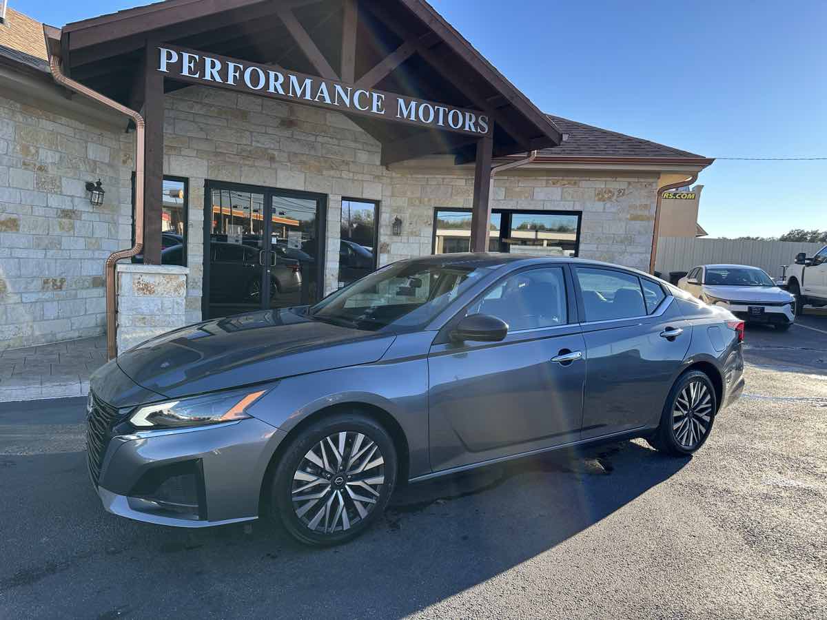 2024 Nissan Altima SV's photo