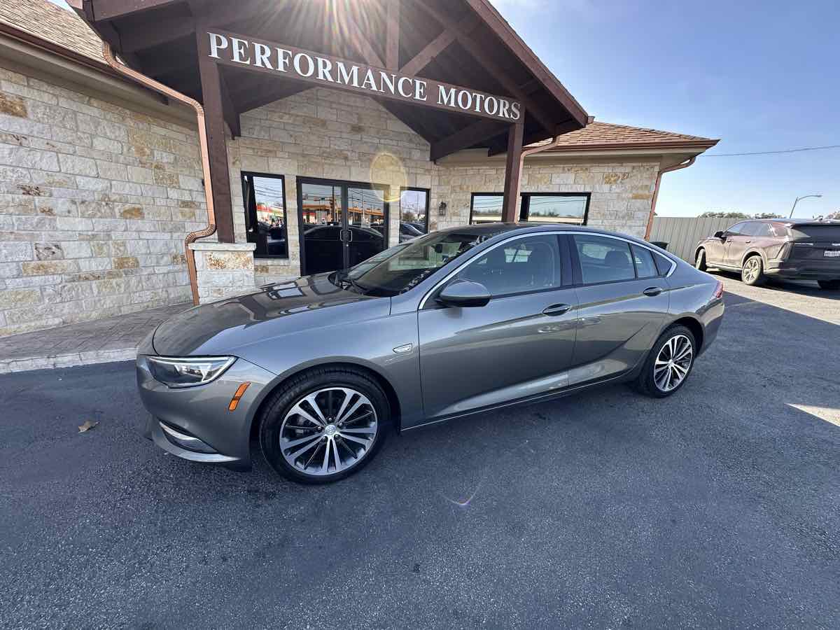 2018 Buick Regal Sportback Essence's photo