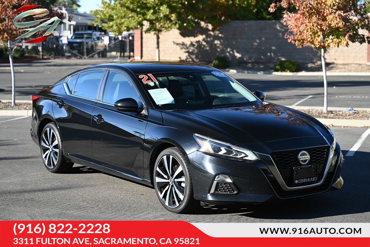 2021 Nissan Altima SR's photo
