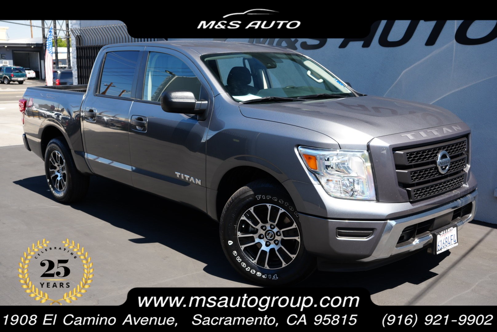 2022 Nissan Titan SV's photo