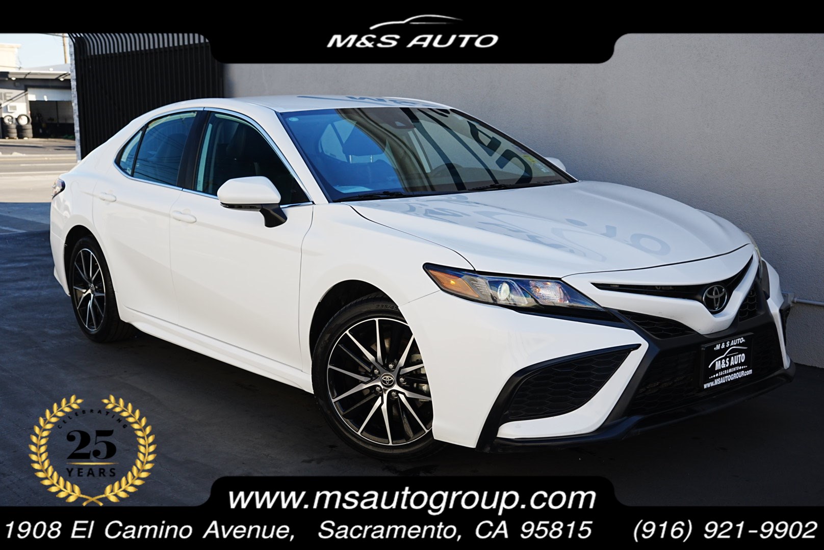 2024 Toyota Camry SE's photo