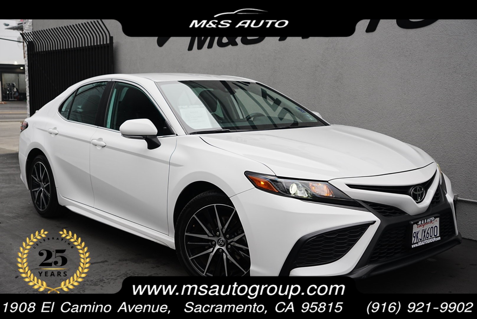 2024 Toyota Camry SE's photo