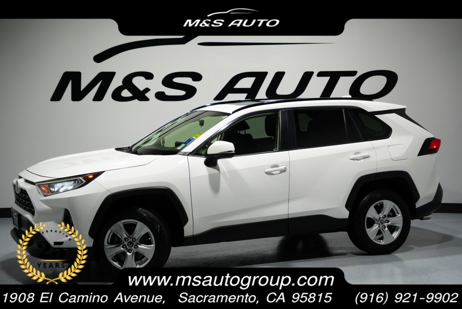 2019 Toyota RAV4 XLE's photo