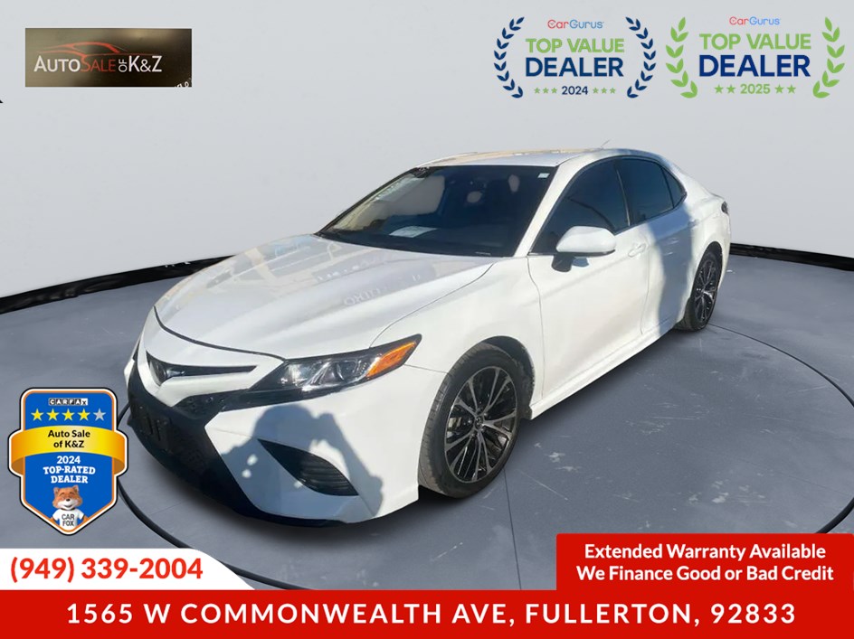 2019 Toyota Camry SE's photo