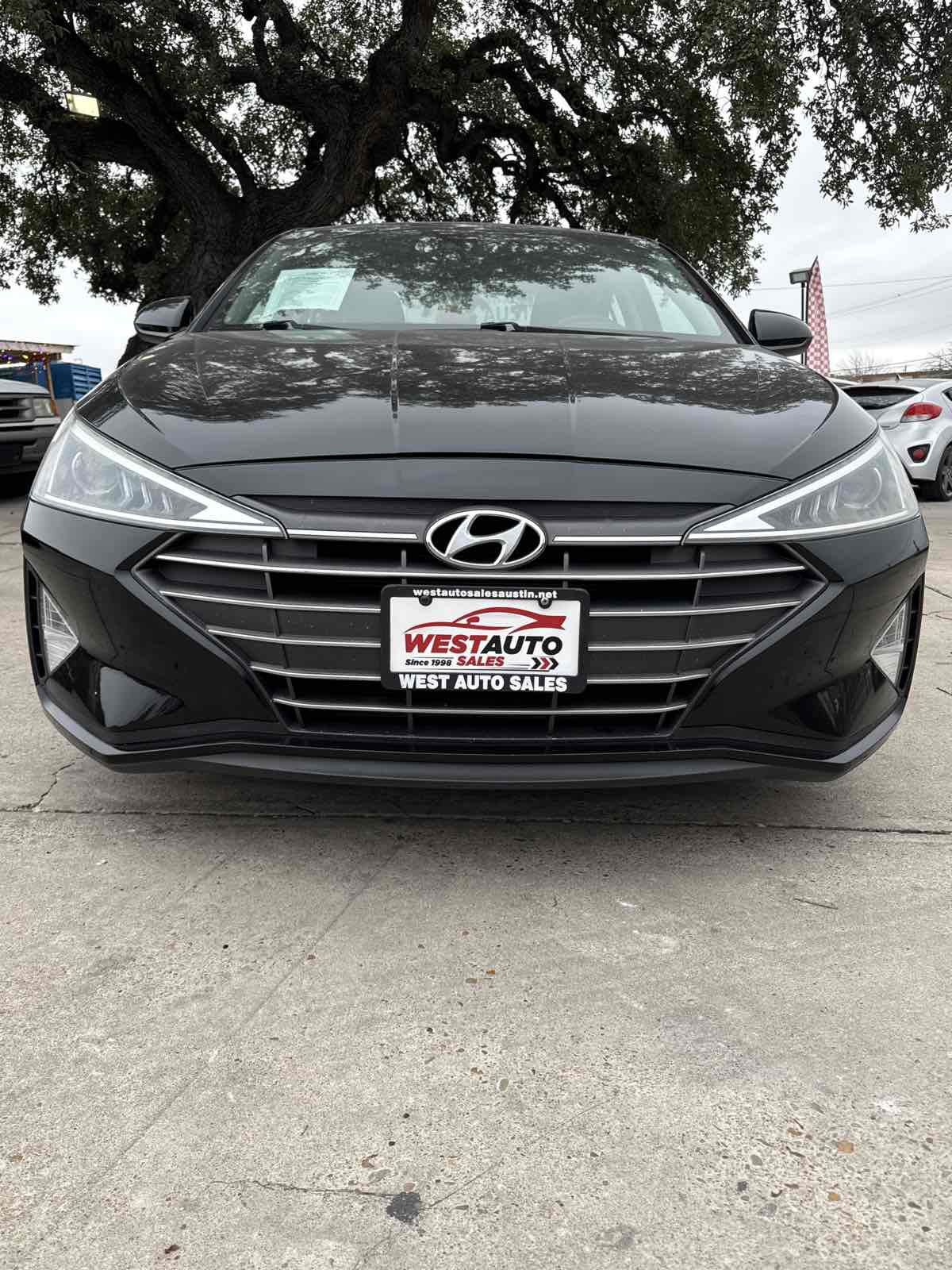 2019 Hyundai Elantra SEL's photo