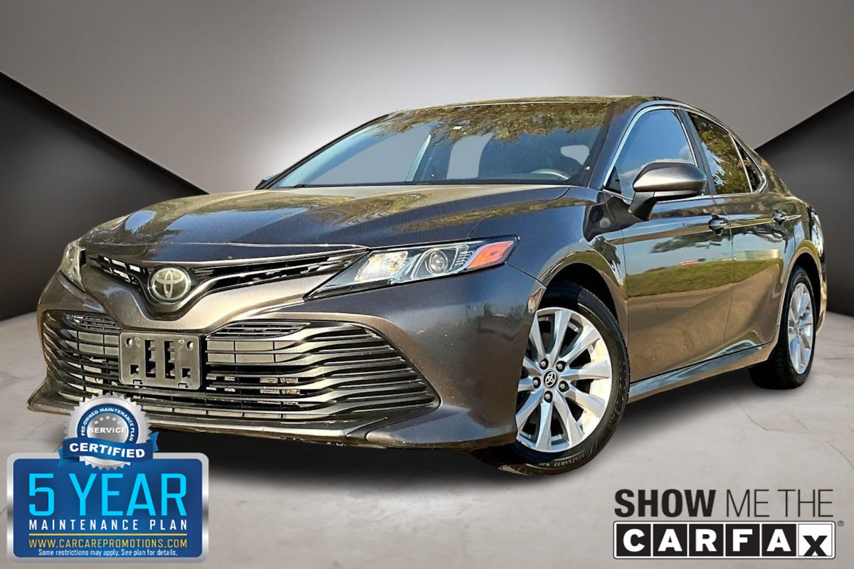 2020 Toyota Camry LE's photo