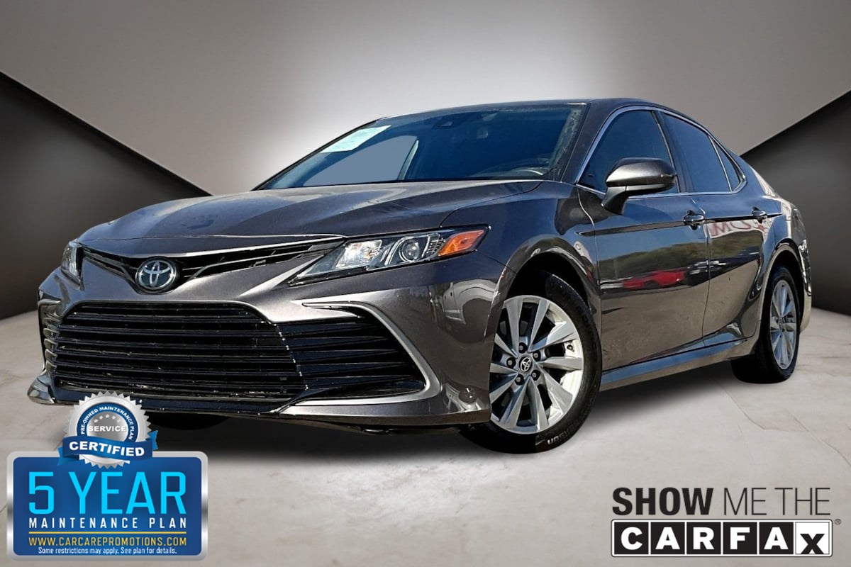 2023 Toyota Camry LE's photo