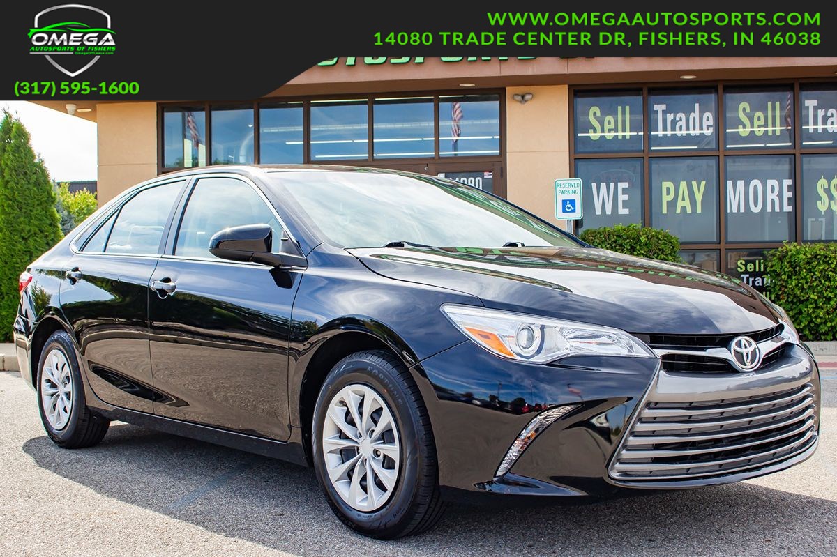 2016 Toyota Camry LE's photo