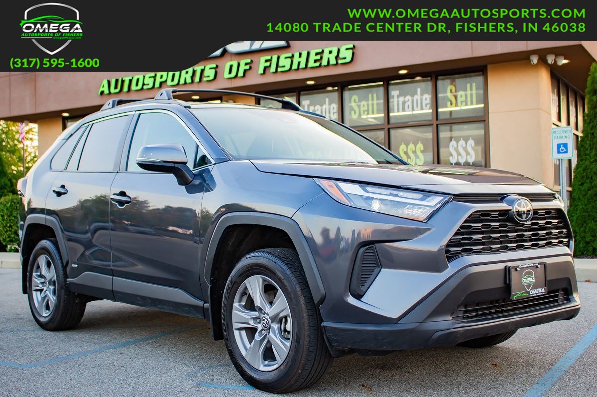 2025 Toyota RAV4 LE's photo