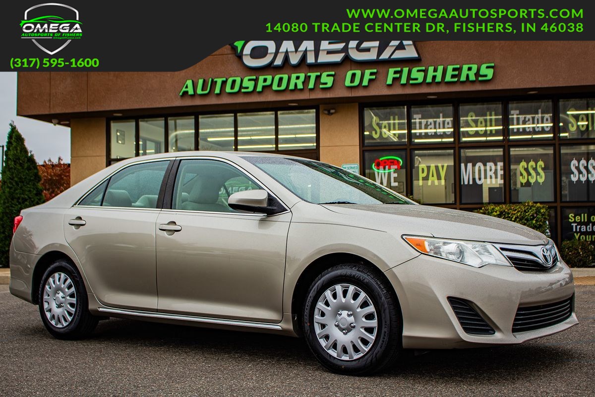 2014 Toyota Camry LE's photo