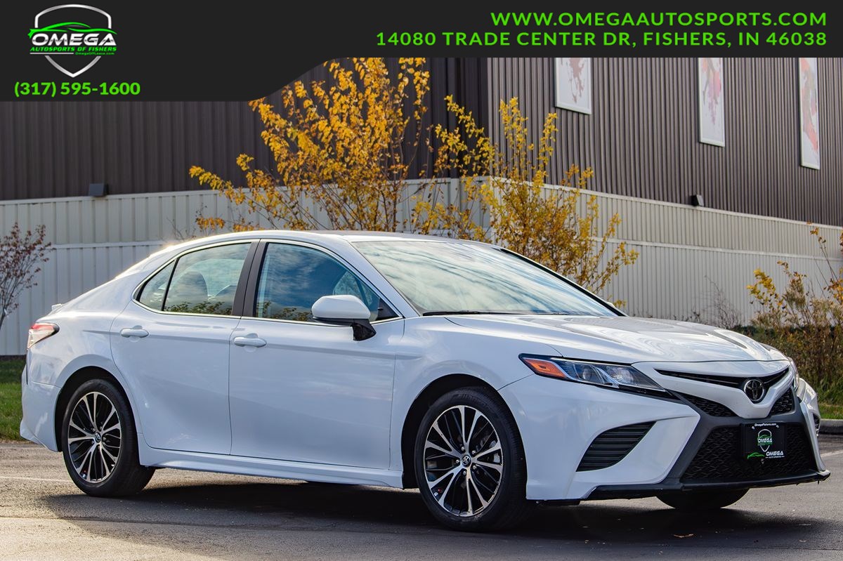 2019 Toyota Camry SE's photo