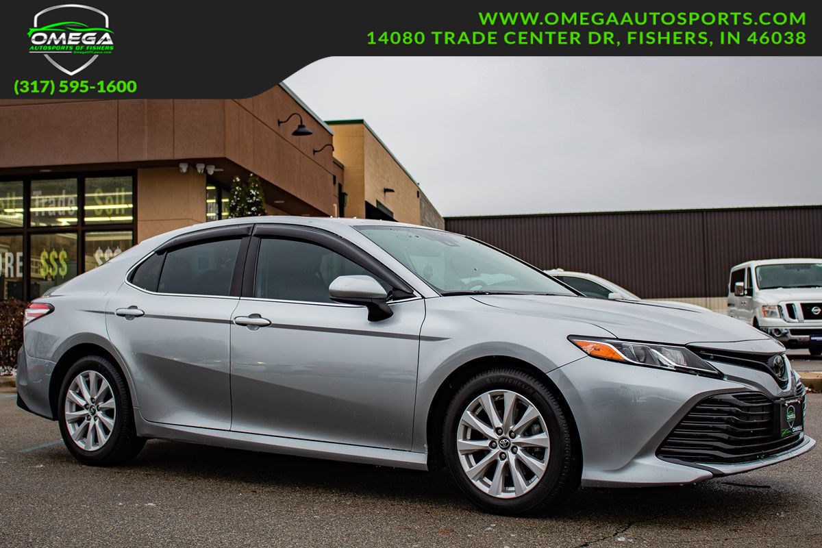 2019 Toyota Camry LE's photo