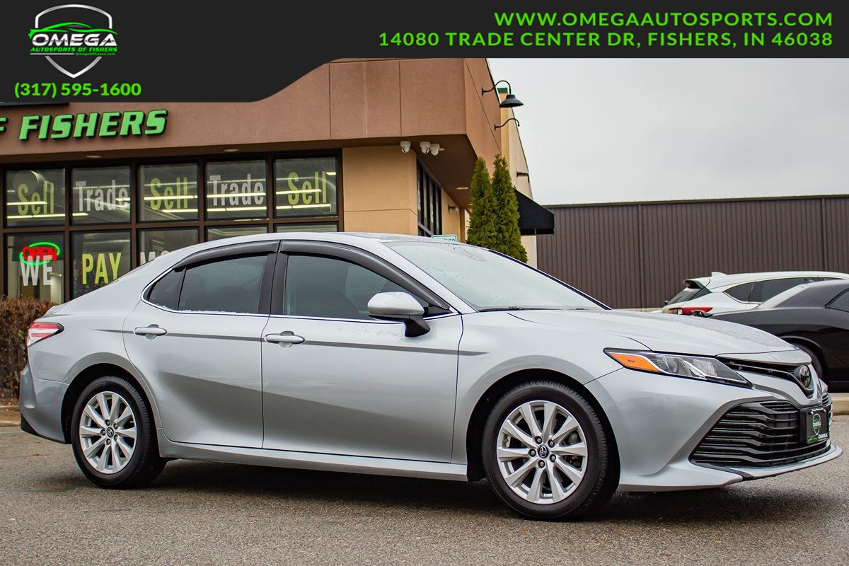 2019 Toyota Camry LE's photo