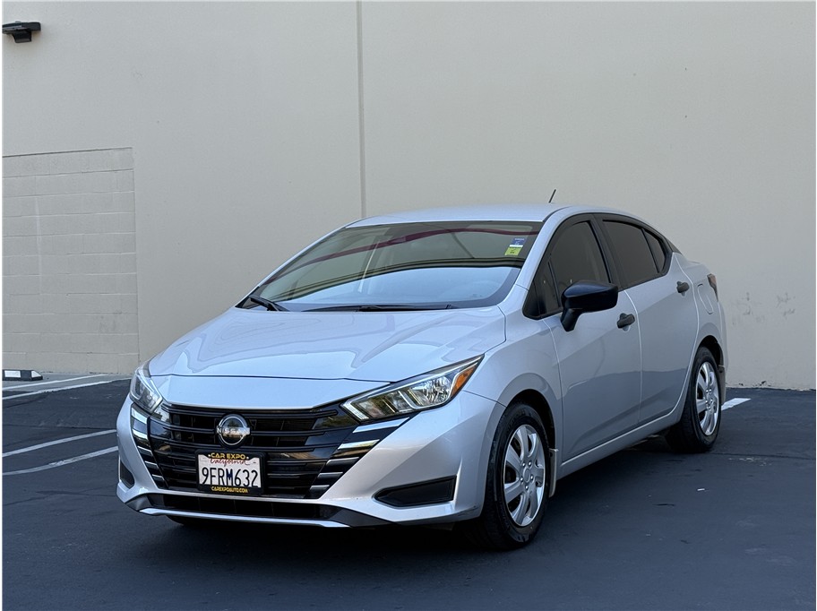 2023 Nissan Versa Sedan S's photo