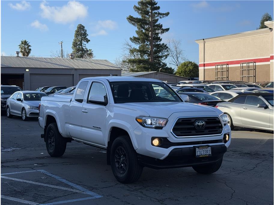 2018 Toyota Tacoma SR5's photo