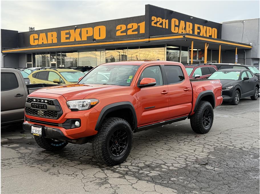 2018 Toyota Tacoma SR5's photo