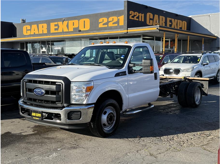 2015 Ford F-350 Super Duty Chassis Cab XL