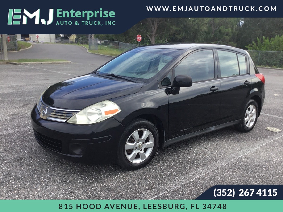 2009 Nissan Versa SL's photo