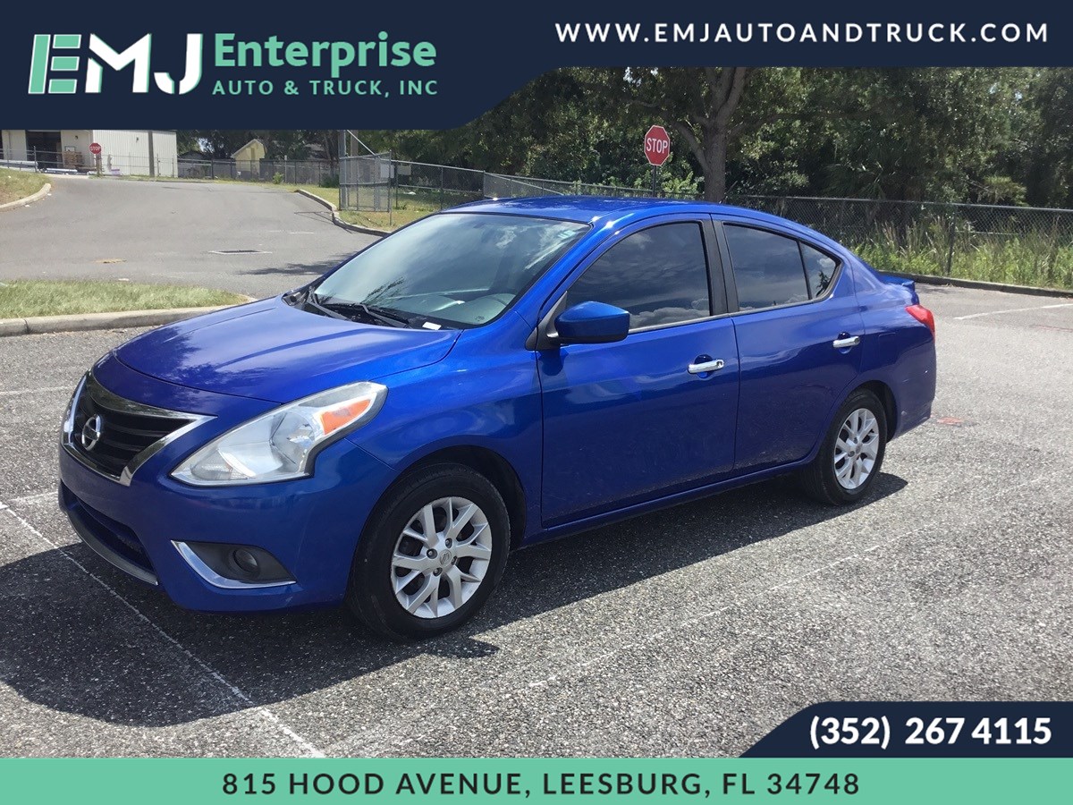 2017 Nissan Versa Sedan SV's photo