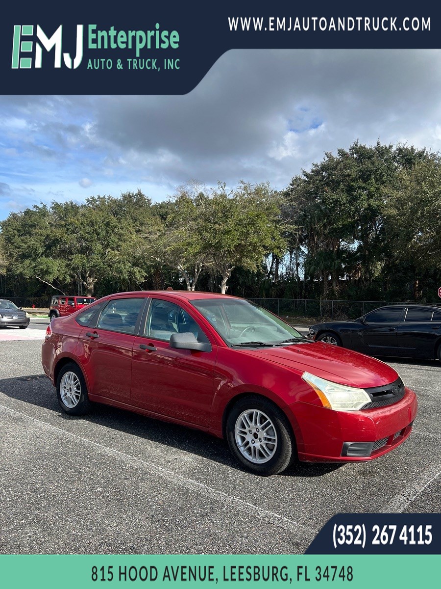 2010 Ford Focus SE's photo