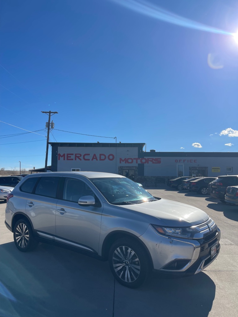 2019 Mitsubishi Outlander SE's photo