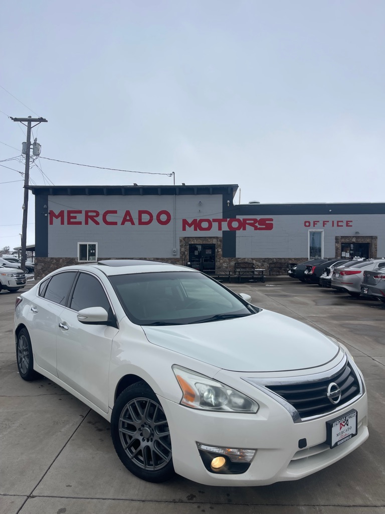 2015 Nissan Altima SL's photo