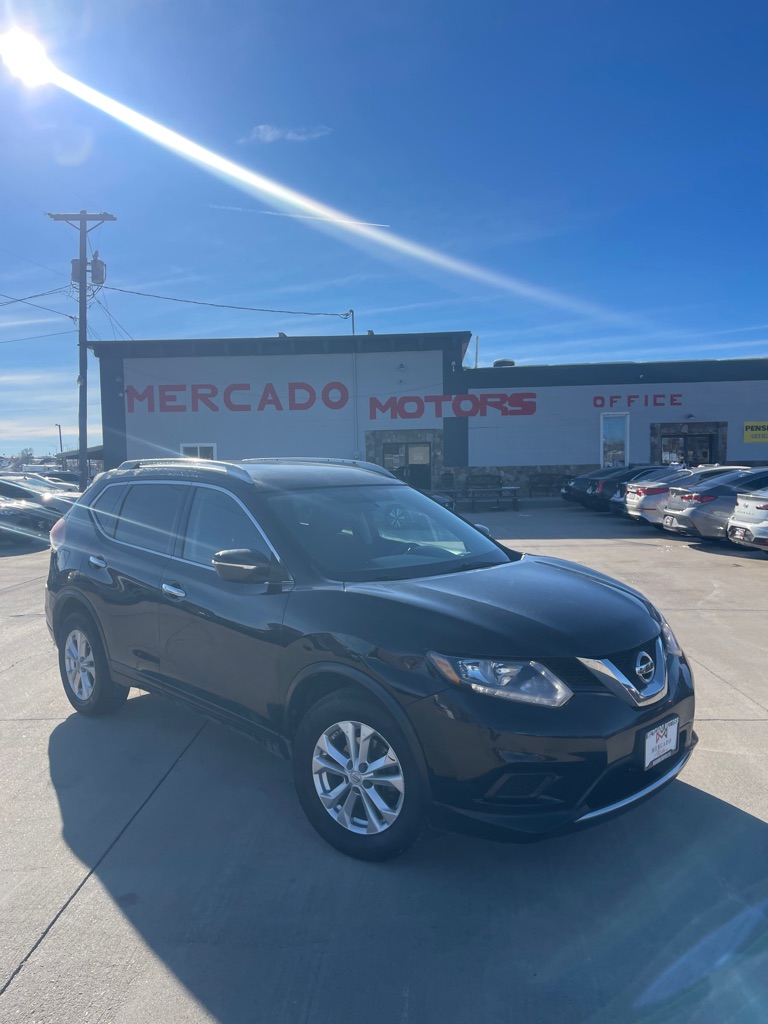 2015 Nissan Rogue SV's photo