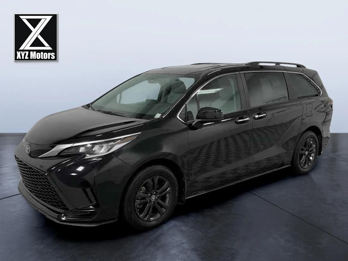 2024 Toyota Sienna XSE's photo