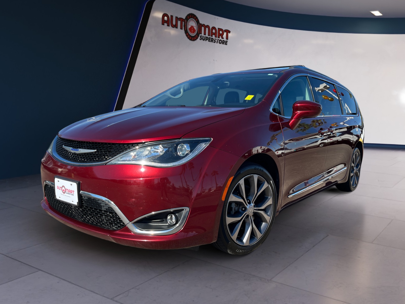 2019 Chrysler Pacifica Touring L's photo