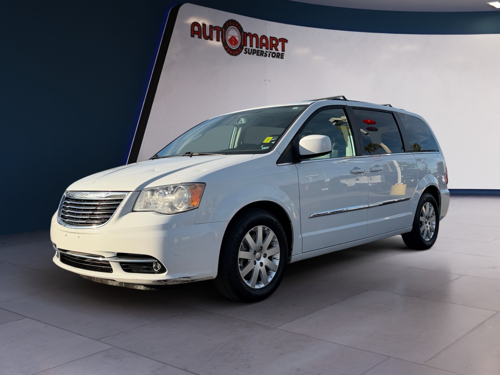 2014 Chrysler Town & Country Touring's photo