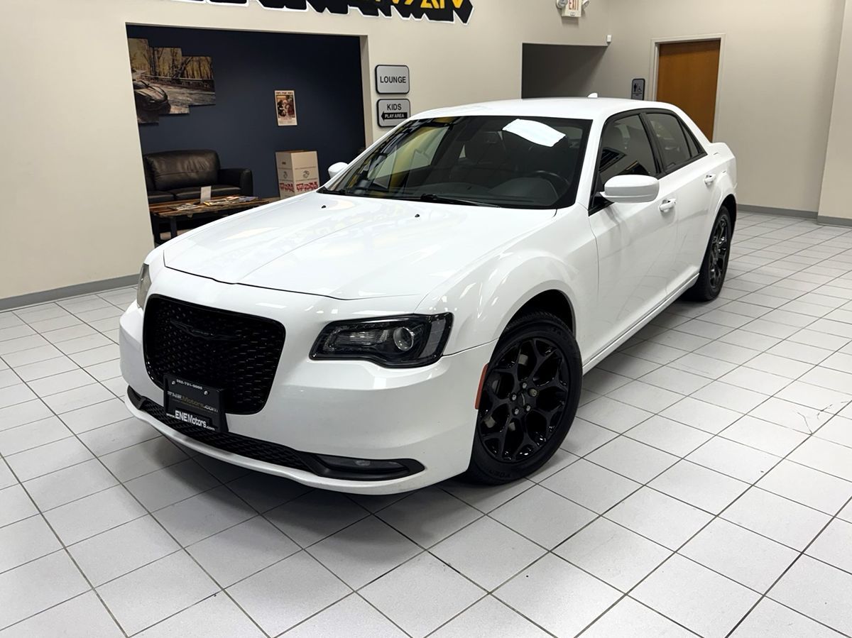 2017 Chrysler 300 S's photo