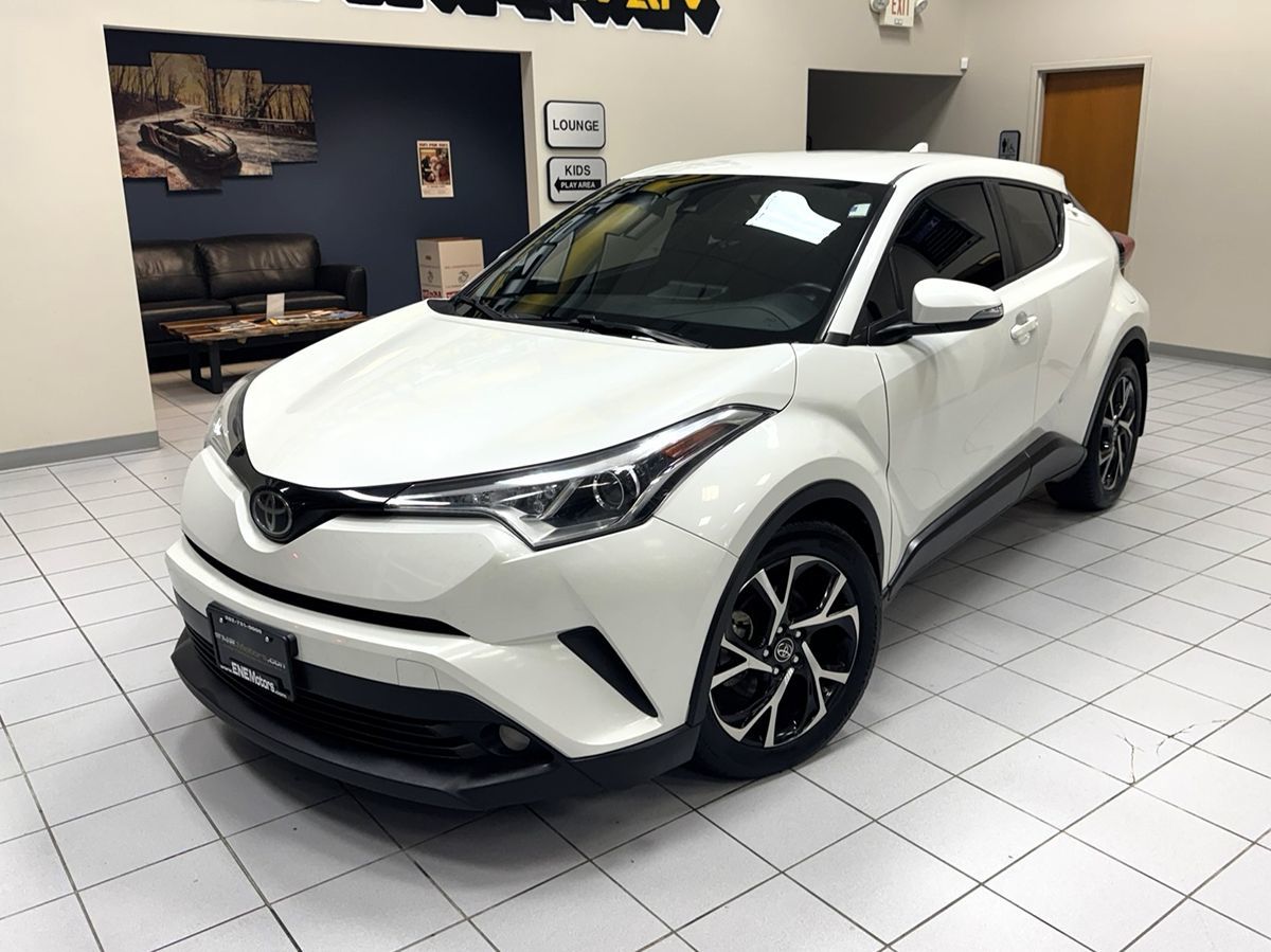 2018 Toyota C-HR XLE Premium's photo