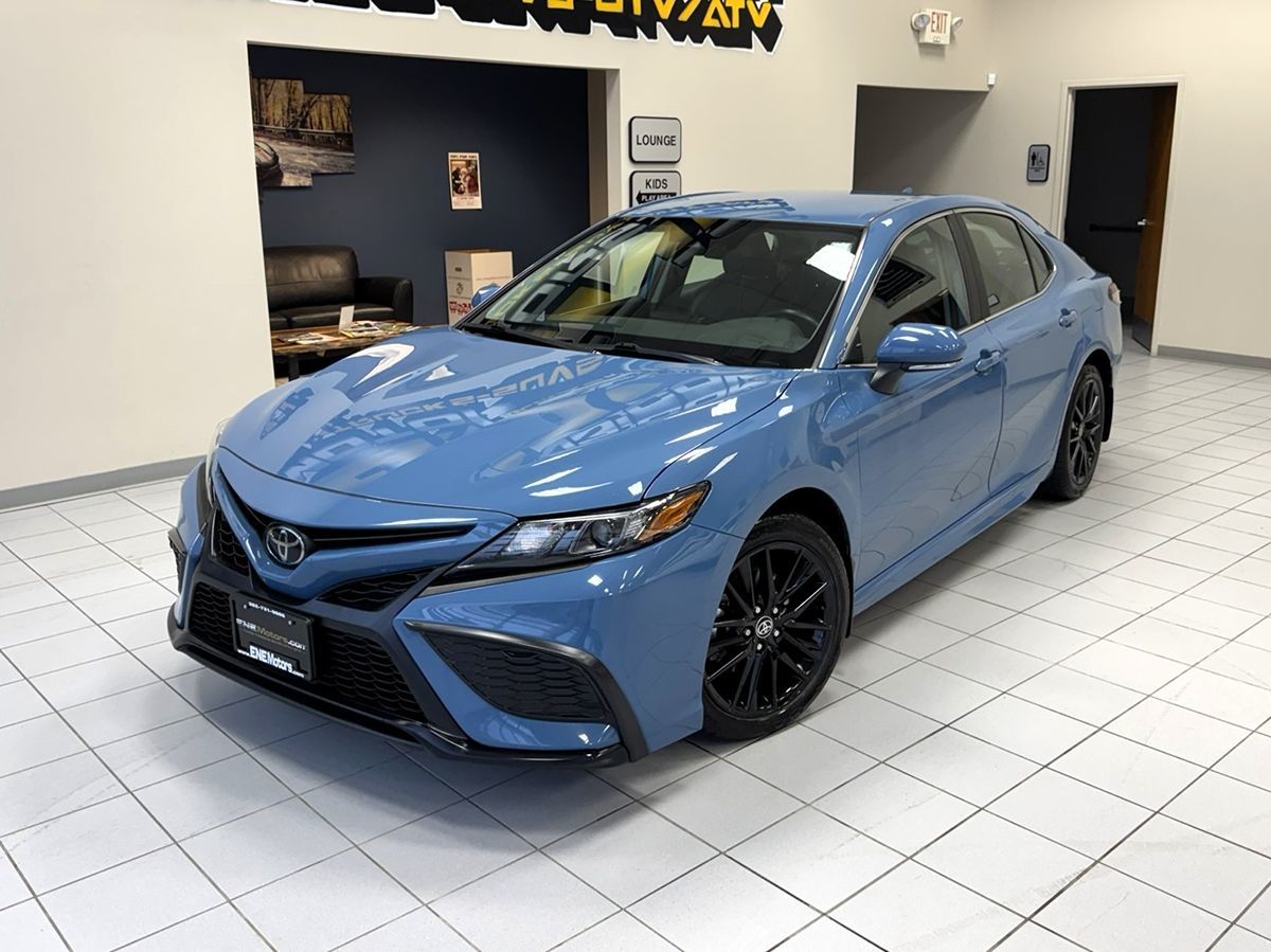 2023 Toyota Camry SE's photo