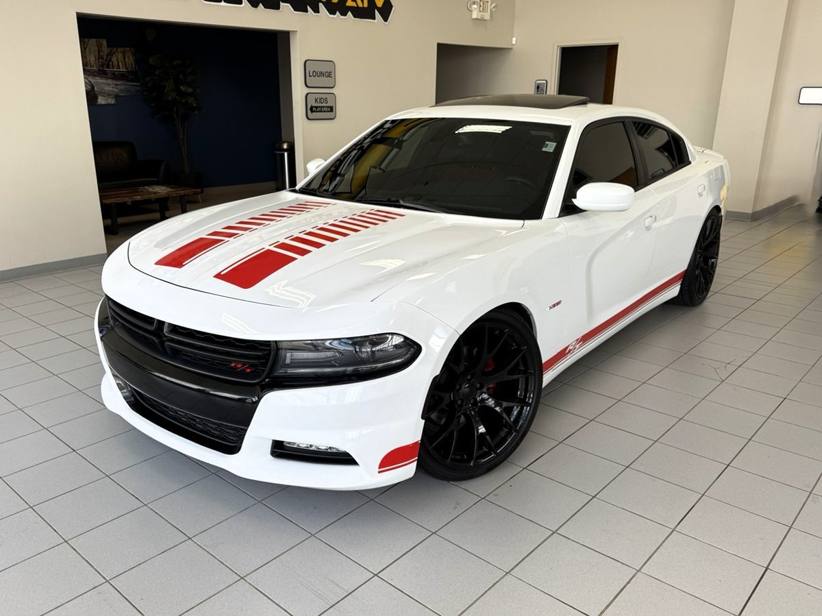 2015 Dodge Charger R/T's photo