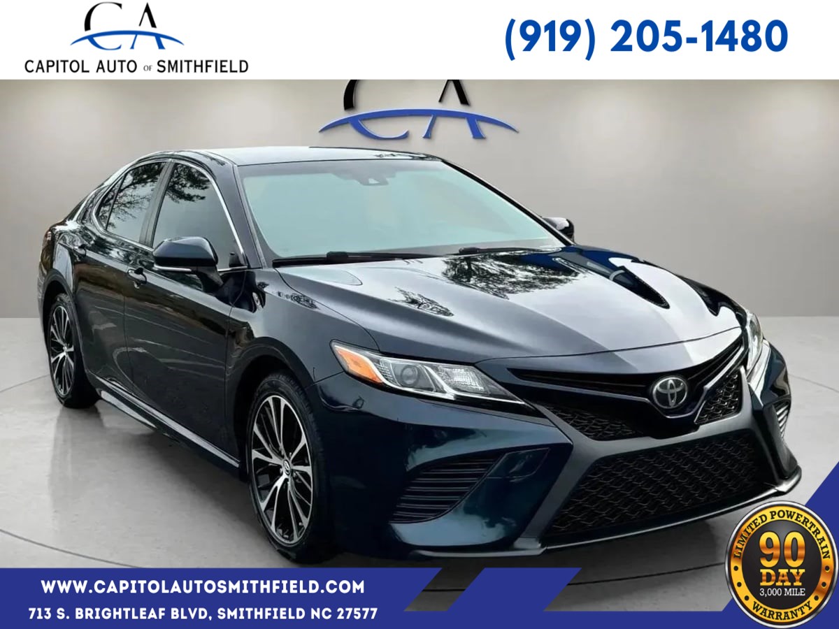 2018 Toyota Camry SE's photo