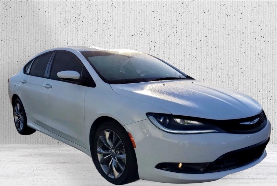 2015 Chrysler 200 S's photo