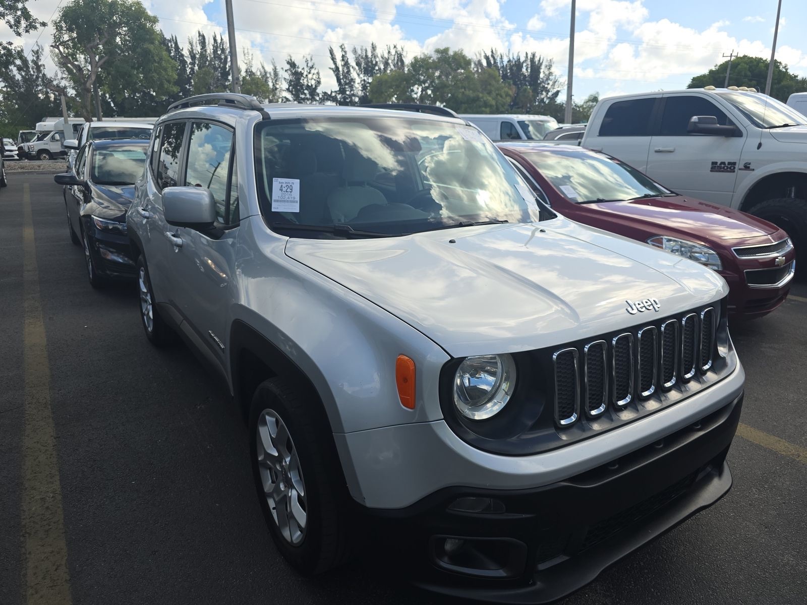 2016 Jeep Renegade Latitude's photo