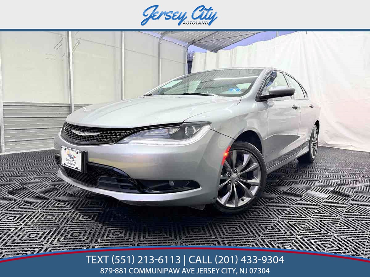 2015 Chrysler 200 S's photo
