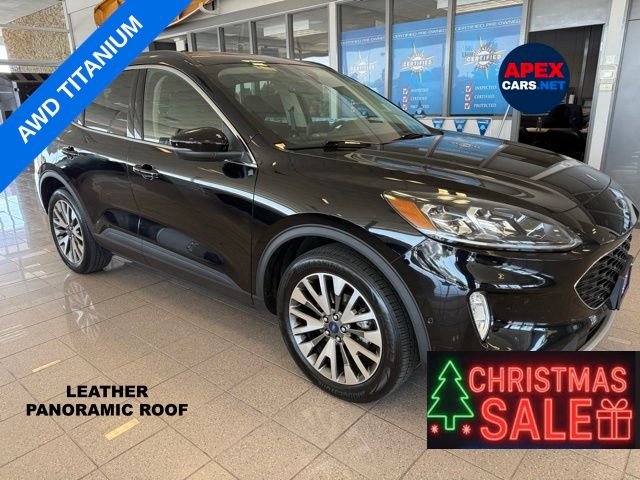 2020 Ford Escape Titanium's photo