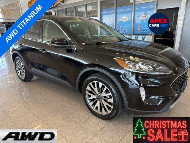 2020 Ford Escape Titanium's photo