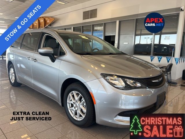 2021 Chrysler Voyager LX's photo