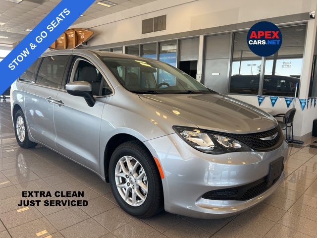 2021 Chrysler Voyager LX's photo