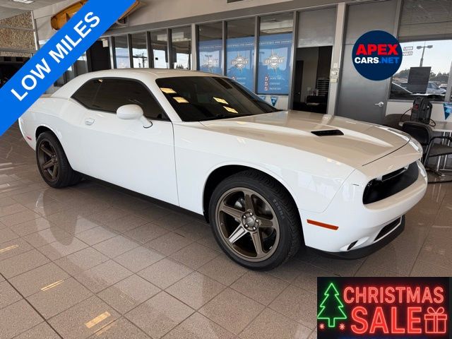 2022 Dodge Challenger SXT's photo