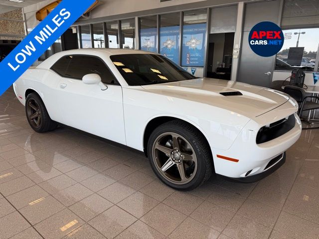 2022 Dodge Challenger SXT's photo