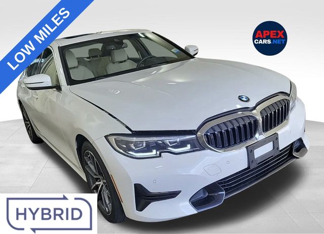 2021 BMW 3 Series 330e's photo