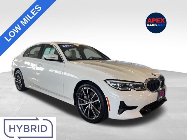 2021 BMW 3 Series 330e's photo