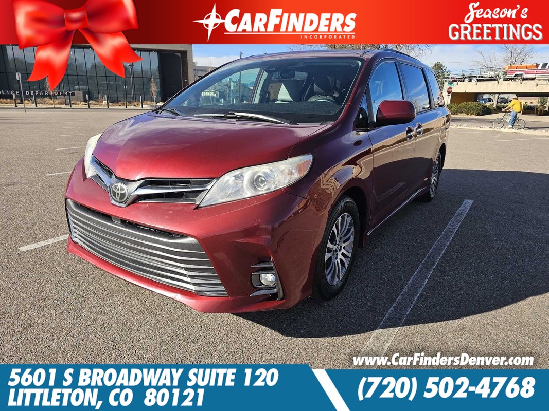 2018 Toyota Sienna XLE's photo