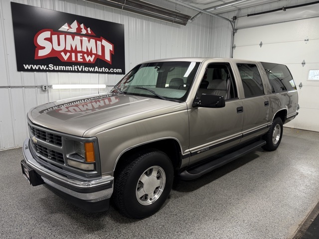 1999 Chevrolet Suburban Base's photo
