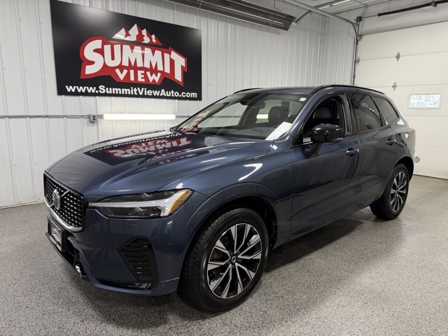 2024 Volvo XC60 Core's photo